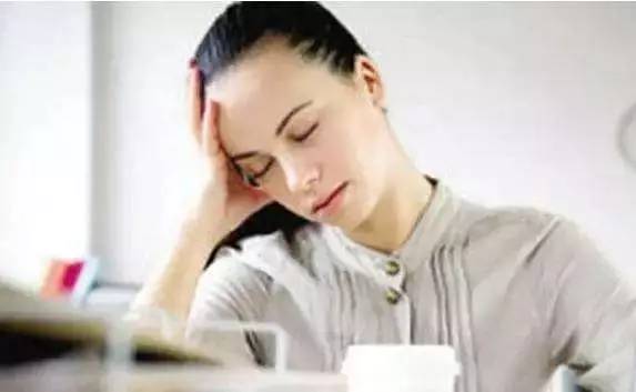 what??？“香”艷的美女成了辦公室污染源，甲醛治理非常必要！