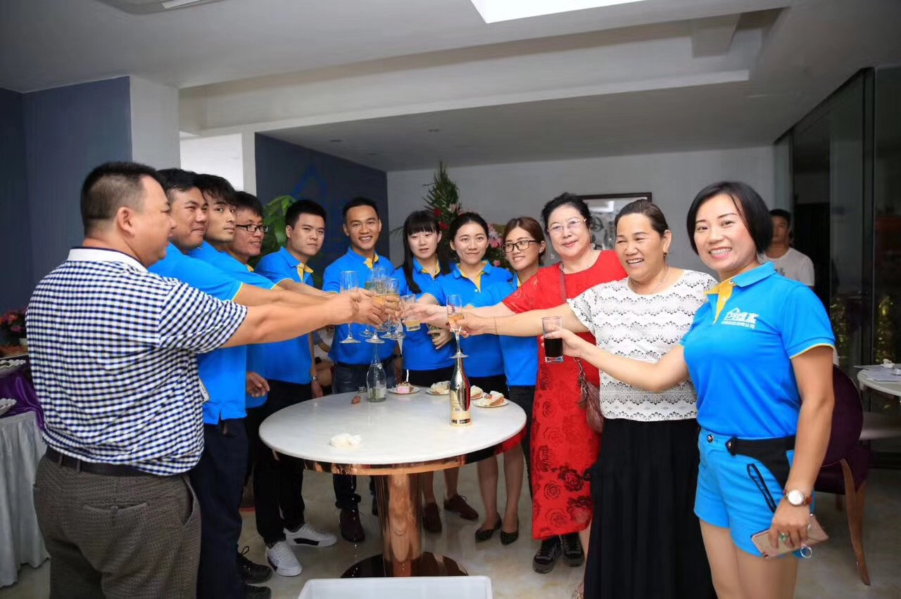熱烈祝賀創(chuàng)綠家空氣治理?？诜罩行男侣涑桑? /> 
</p>
<p style=