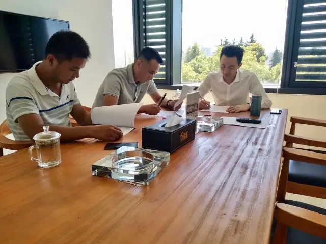 熱烈祝賀蕪湖鳩江孫總、潘總簽約創(chuàng)綠家！