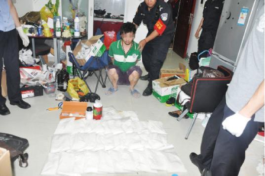 廚房水管破裂傳出刺鼻性氣味，原以為是鄰居家甲醛超標(biāo)，沒想到是“絕命毒師”