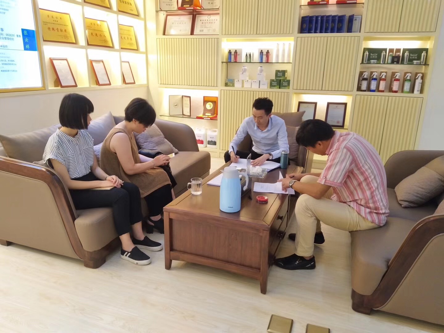 熱烈祝賀張總簽約創(chuàng)綠家泉州市區(qū)級(jí)代理！