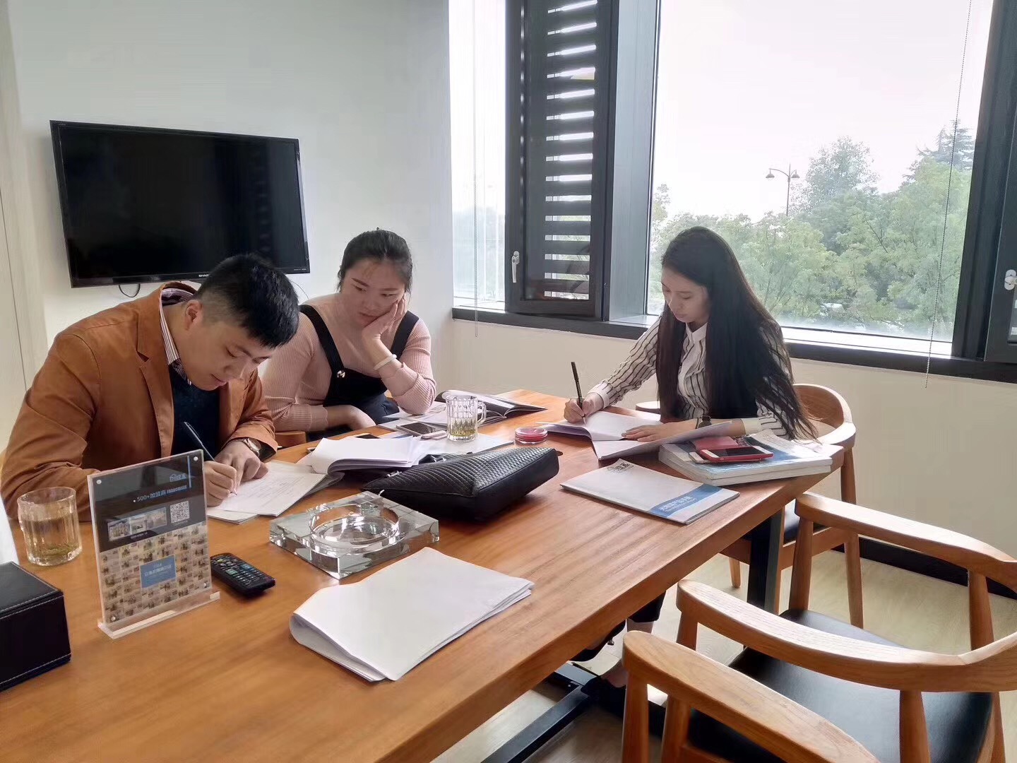 熱烈祝賀蔣總簽約創(chuàng)綠家江蘇省市級代理！