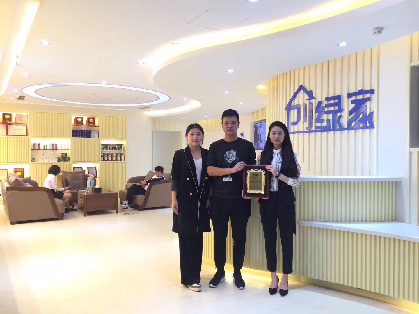 熱烈祝賀楊總簽約創(chuàng)綠家浙江省縣級市代理！