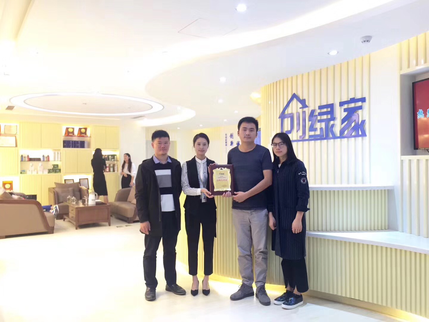 熱烈祝賀余總簽約創(chuàng)綠家江蘇省縣級(jí)市代理！