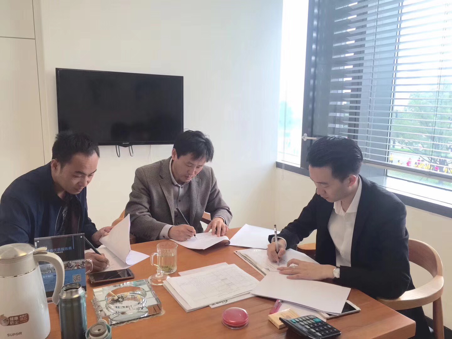 熱烈祝賀王總、葛總簽約創(chuàng)綠家蘇州市區(qū)級代理！