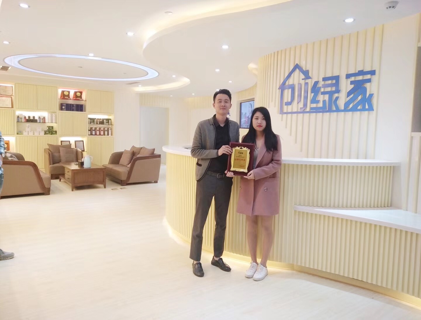 熱烈祝賀錢總簽約創(chuàng)綠家浙江省縣級(jí)市代理！