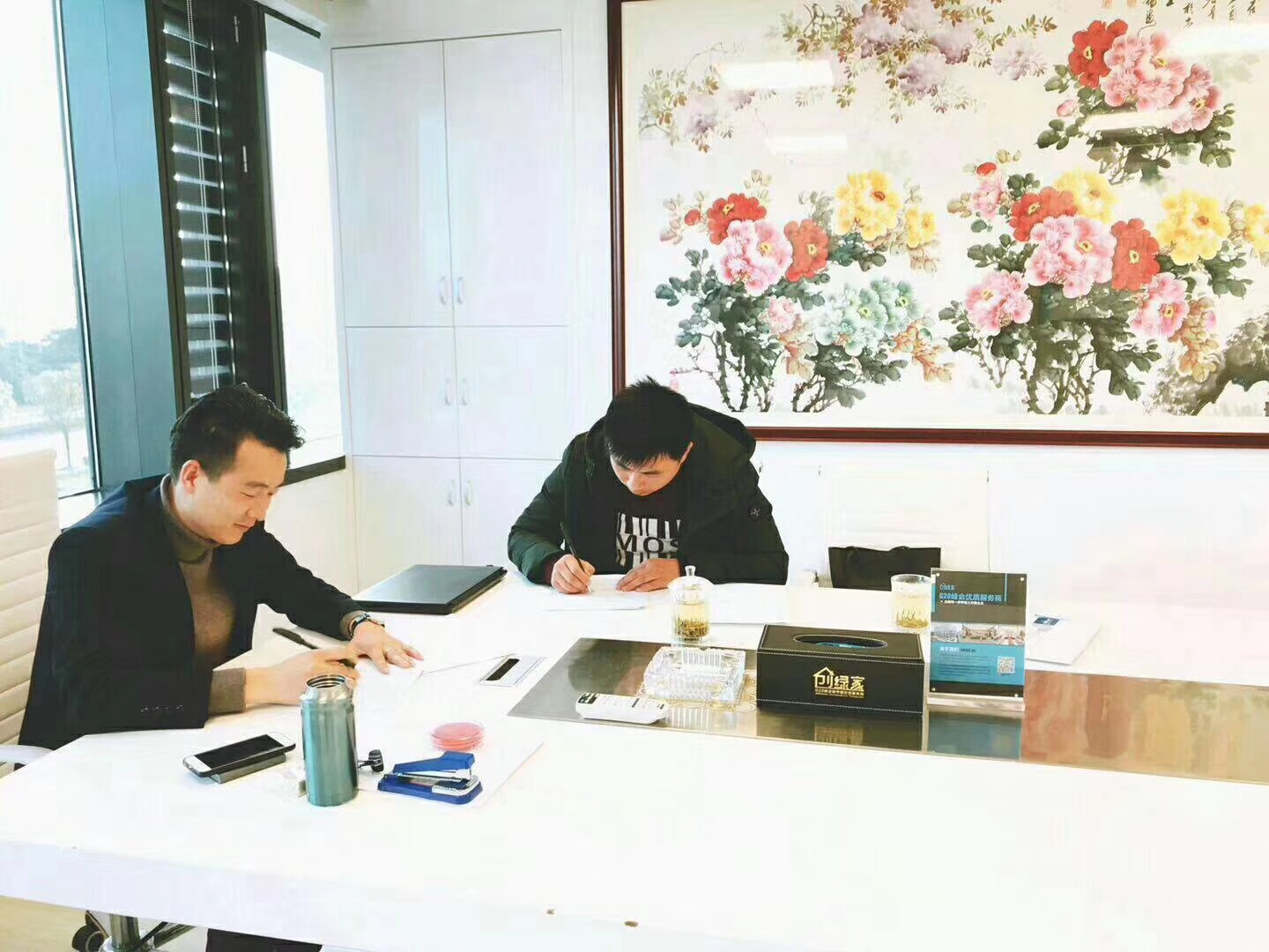熱烈祝賀丁總夫婦簽約創(chuàng)綠家江蘇省縣級市代理！