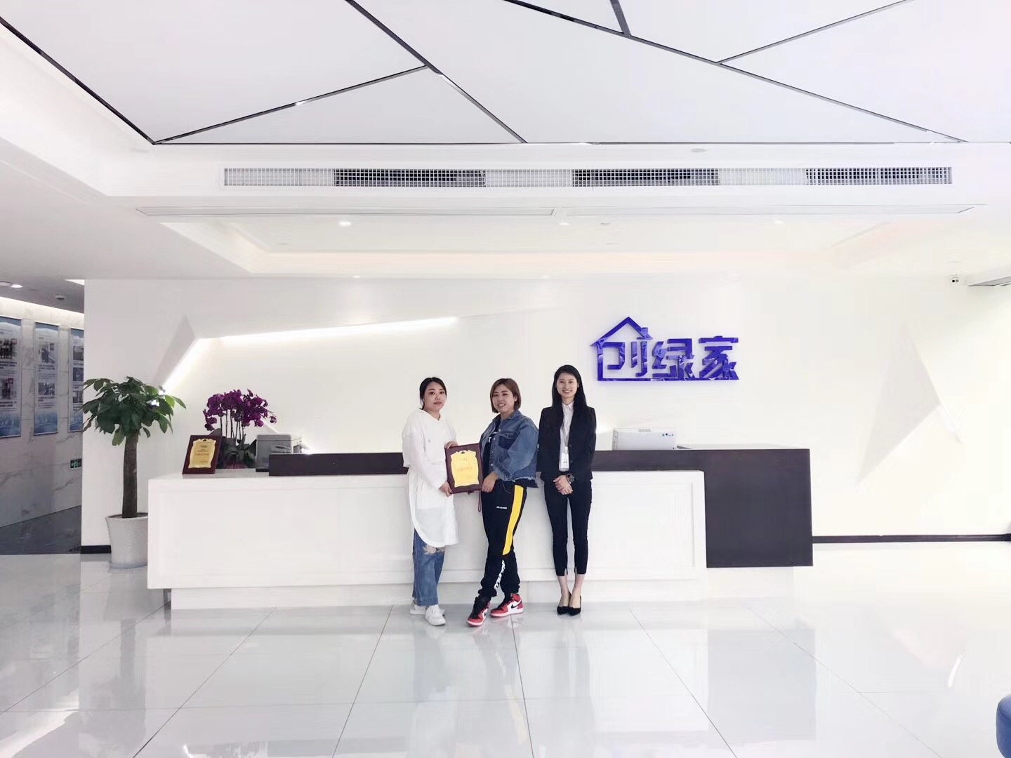 熱烈祝賀劉總姐妹簽約創(chuàng)綠家福州市區(qū)級代理！