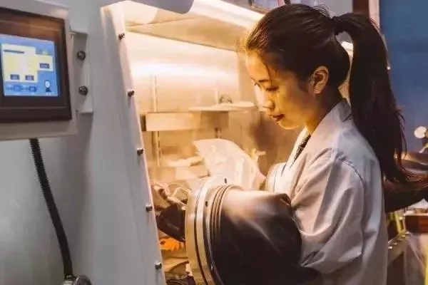 青春是用來奮斗的，除甲醛的青春最美麗！