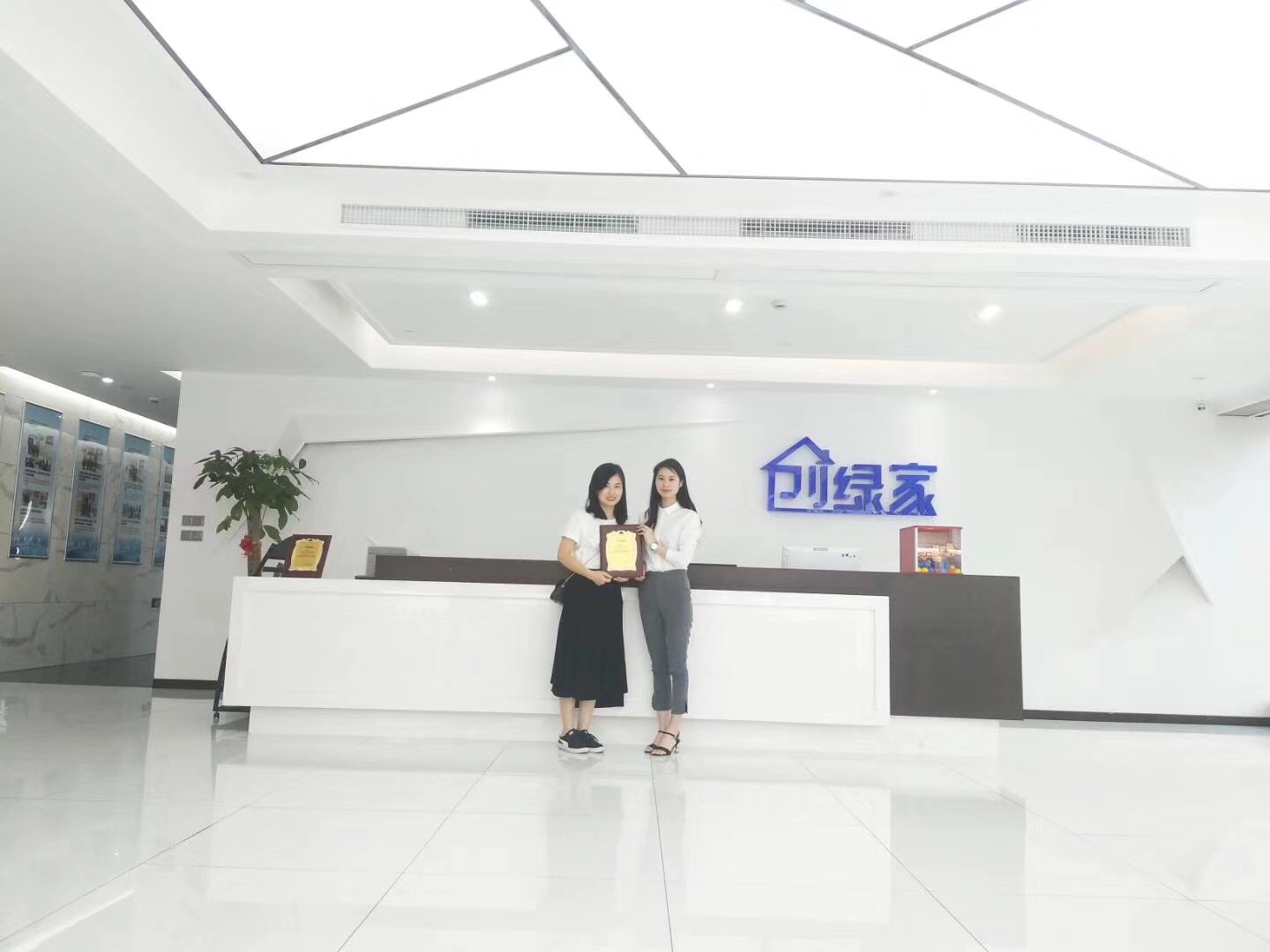 熱烈祝賀姚總、張總夫婦簽約創(chuàng)綠家揚(yáng)州市區(qū)級(jí)代理！