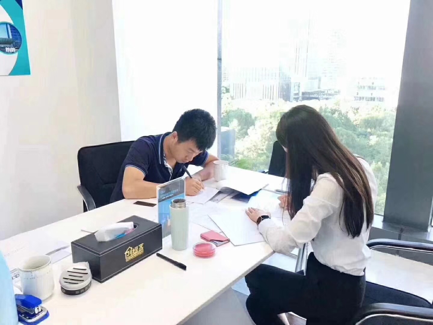 熱烈祝賀馮總、毛總簽約創(chuàng)綠家江蘇省縣級(jí)市代理！