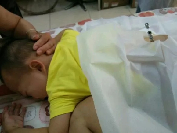 4歲男孩和媽媽辦“婚禮”，真相令人淚崩！