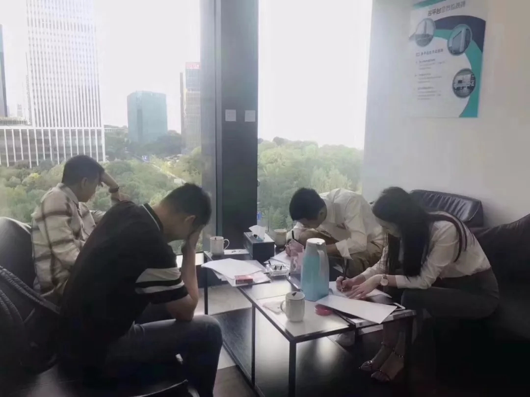 熱烈祝賀馮總、李總、龔總簽約創(chuàng)綠家清遠(yuǎn)市區(qū)級(jí)代理！