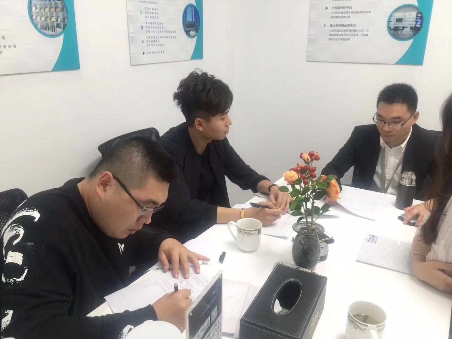 熱烈祝賀李總、王總簽約創(chuàng)綠家鞍山市區(qū)級(jí)代理！