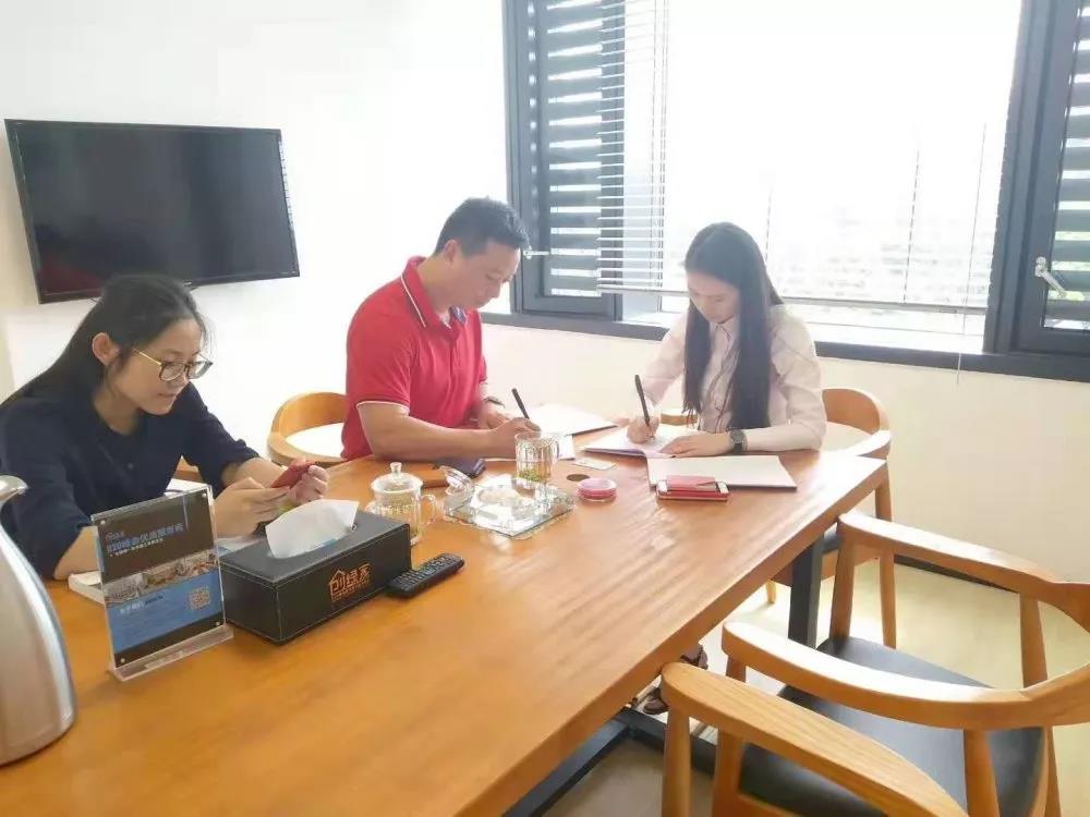 熱烈祝賀余總續(xù)約創(chuàng)綠家海南省三亞市區(qū)級代理！