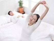 南京美女睡了10年的床墊，掀開后把全家人都嚇傻了……