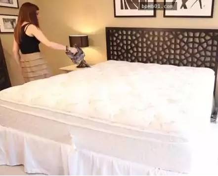 南京美女睡了10年的床墊，掀開(kāi)后把全家人都嚇傻了……
